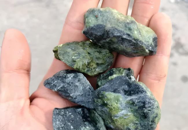Grys serpentynit zielony